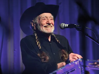 What is the Age of Willie Nelson?